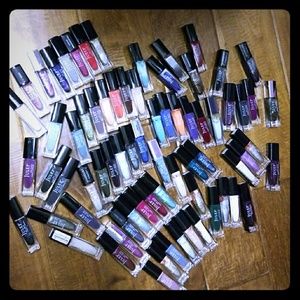 Lot of 72 Julep Nail Polishes +2 Color Caddies